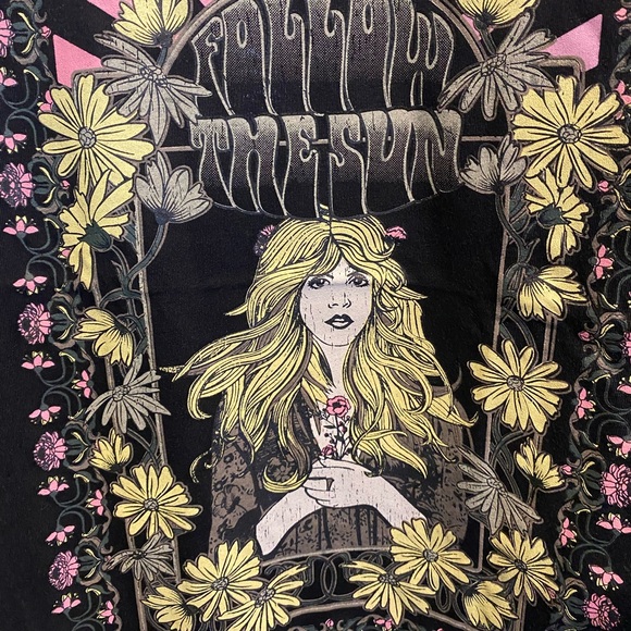 SOLD OUT Stevie Nicks Follow the Sun Graphic Concert Tee - Picture 6 of 7